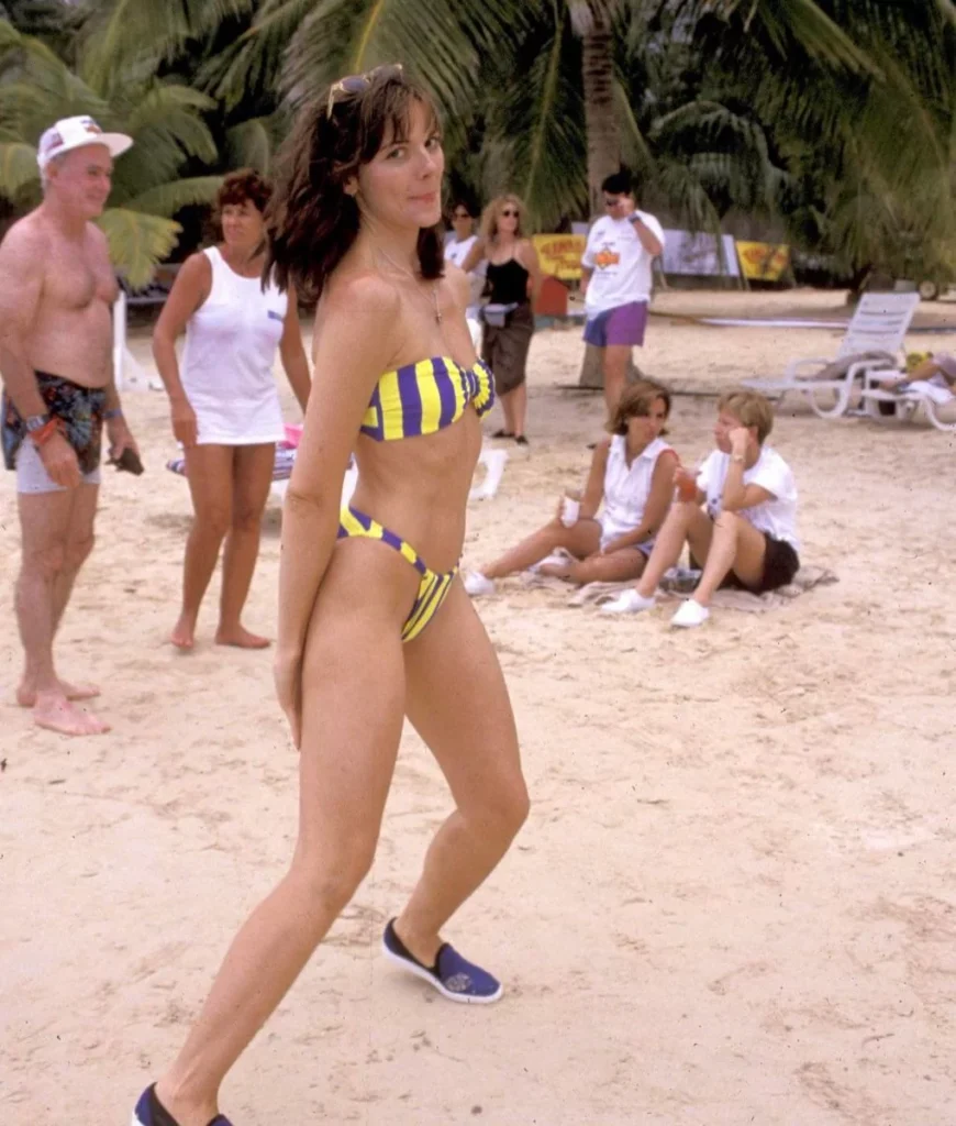 Kim Cattrall bikini